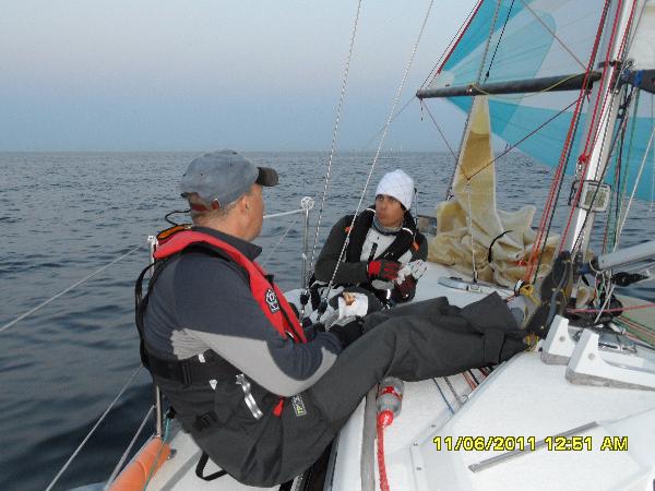 Jouni, Ville ja kuumat lihikset kahdella nakilla ja kaikilla mausteilla. (c) Elina Salo